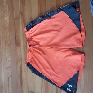 Boy size m under armour short - 3 FOR 20$